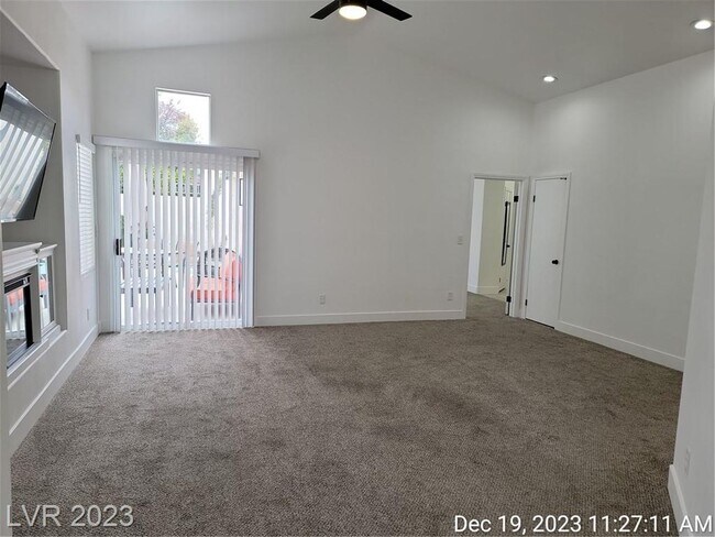 Foto del edificio - SUMMERLIN NORTH SINGLE-STORY WITH POOL & S...