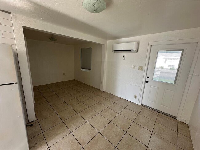 Building Photo - 3412 Clarinda St