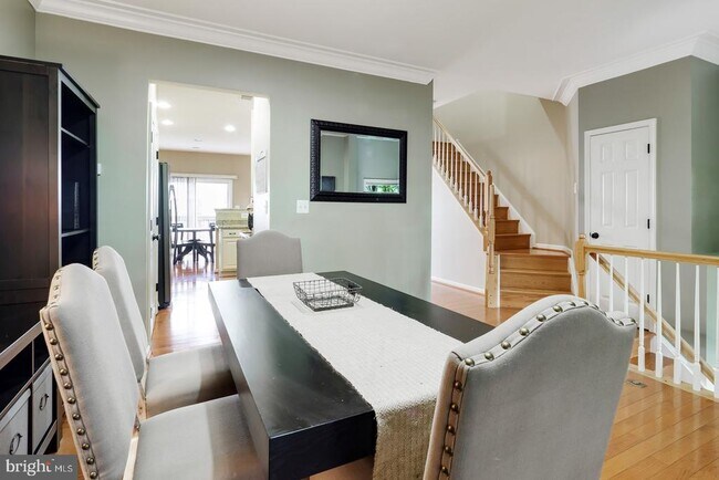 Foto del edificio - 46209 Walpole Terrace