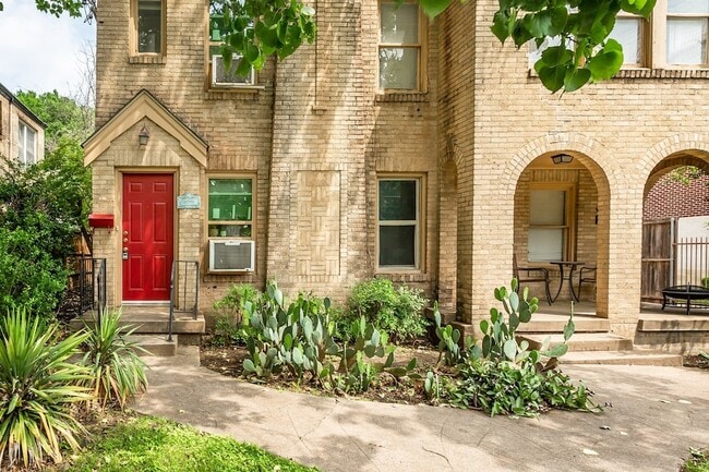 Building Photo - 5705 Ross Ave