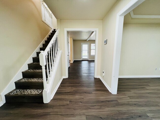 Building Photo - Spacious 4 bed 2.5 bath in Union Schools