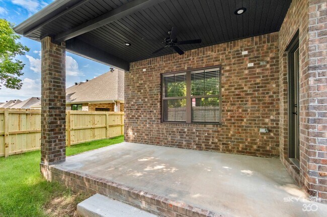 Foto del edificio - 2196 N Woodlark Ln
