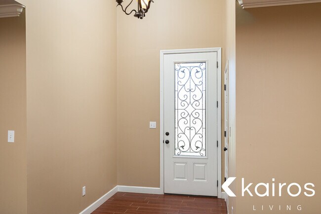 Building Photo - 246 Camelot Way
