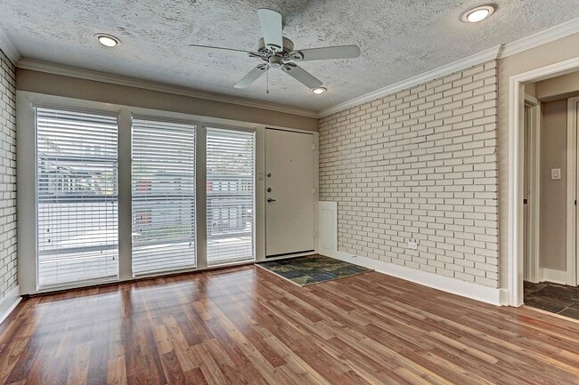 Foto del edificio - 1501 Hyde Park Blvd