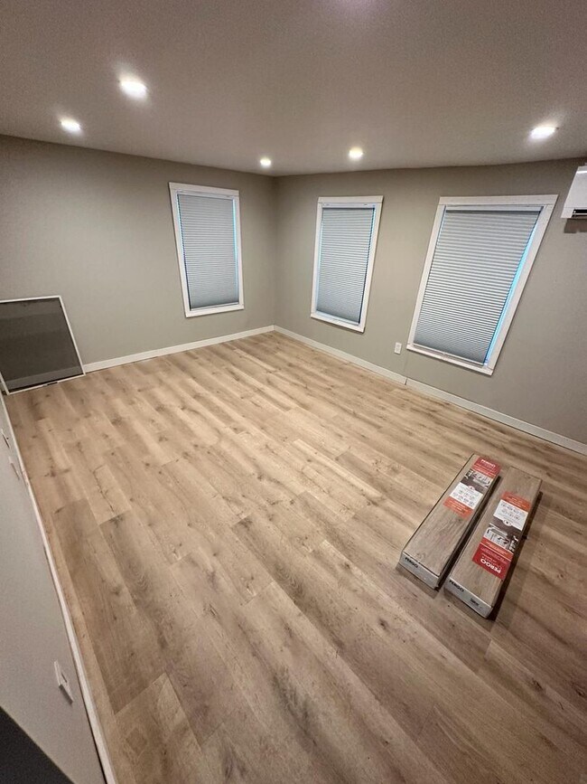 Building Photo - 3 Auger St