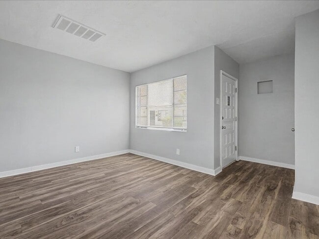 Building Photo - 2116 N Forgeus Ave