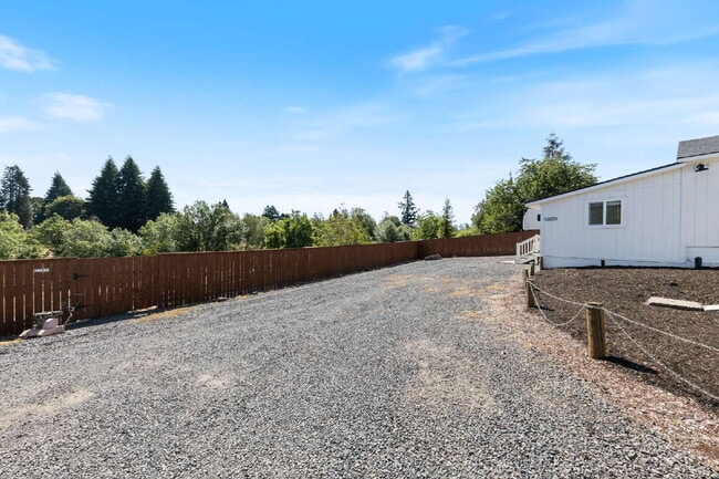 Building Photo - Updated Duplex