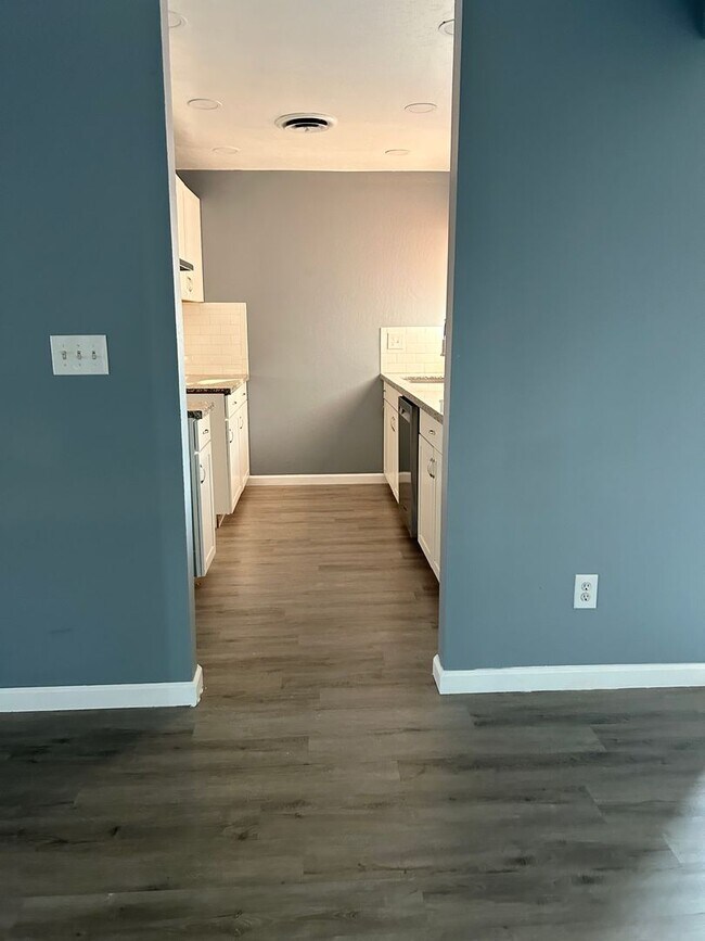 Building Photo - NE 3 bedroom home on spacious size lot