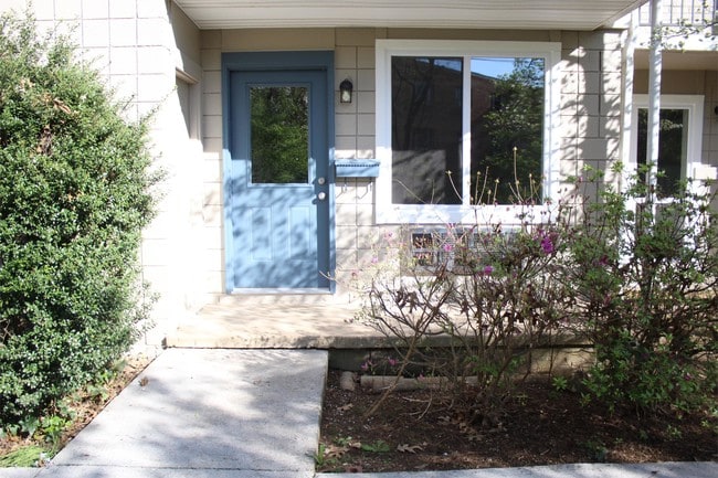 Foto del edificio - 201 Taliwa Gardens Dr