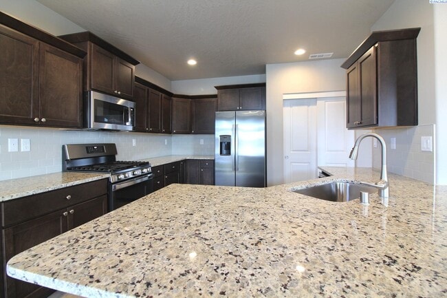 Building Photo - 3 Bed/2 Bath Home in West Pasco