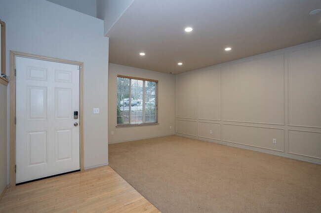 Foto del edificio - Modern 4 Bedroom, 2.5 Bath Home In Silver Creek w/AC