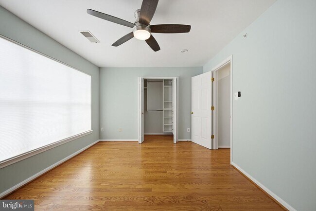 Foto del edificio - 10793 Symphony Way