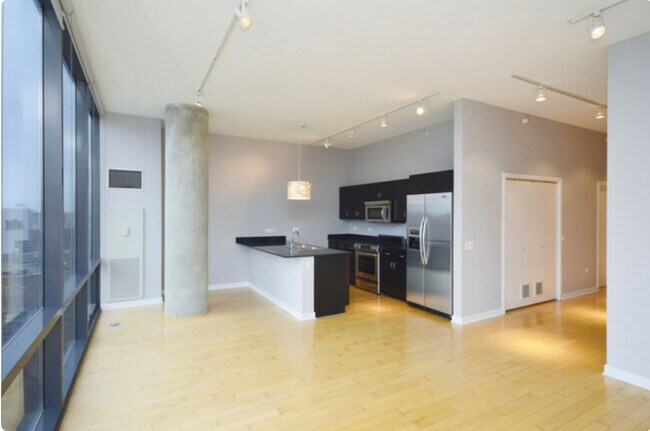 Building Photo - 860 W Blackhawk St