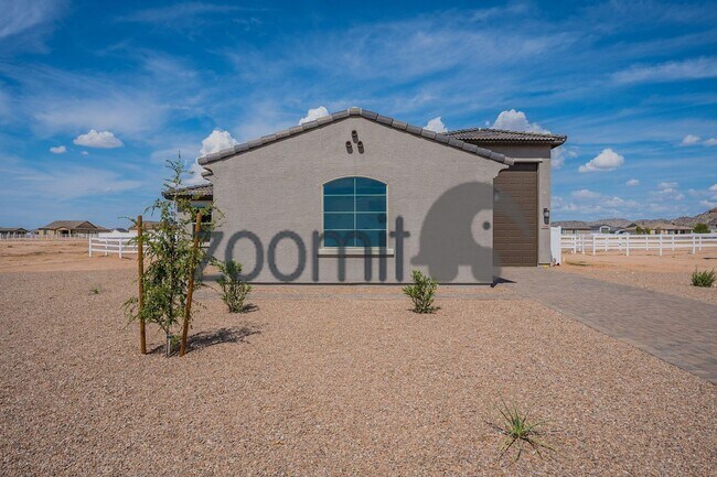Building Photo - Coming Soon  Mid May 2026!- 4bdrm 3bath - 1 acre horse property