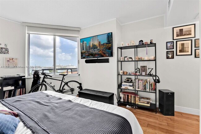 Foto del edificio - 335 S Biscayne Blvd