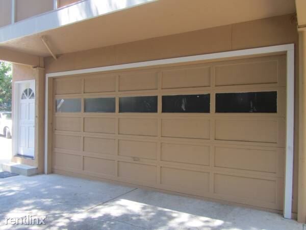 Foto principal - 3 br, 2 bath Apartment - 833 Edgehill Drive