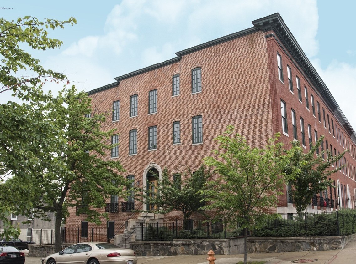Primary Photo - 1100 Whitelock St