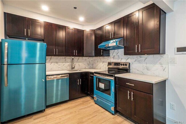 Foto del edificio - 88-56-88162 162nd St