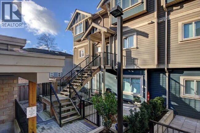 Photo du bâtiment - 7168-7168 Stride Ave