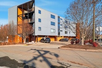 Building Photo - 211 Cream St