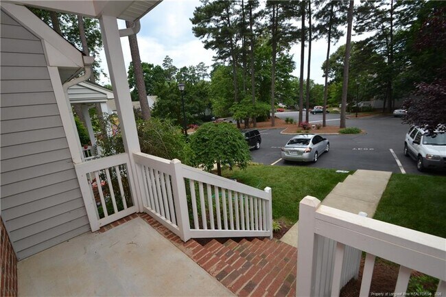 Foto del edificio - 2637 Broad Oaks Pl