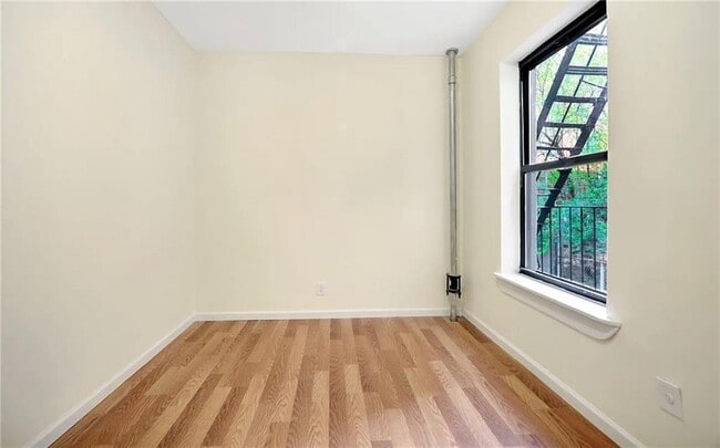 Foto del edificio - 883 E 165th St