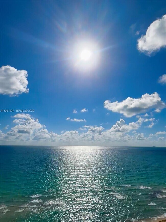 Foto del edificio - 6365 Collins Ave