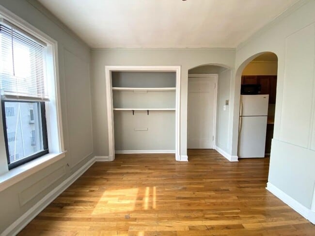 Building Photo - 0 bedroom in CHICAGO IL 60657