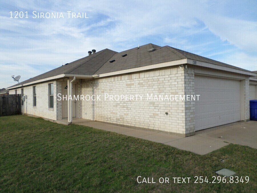 Primary Photo - Great Location along Highway 84