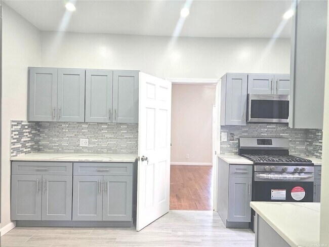 Building Photo - 485 Rogers Avenue