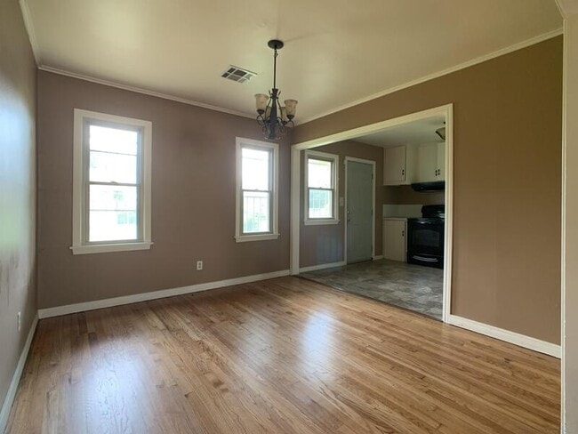 Building Photo - 1412 NE 43rd St