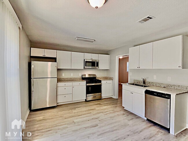 Building Photo - 8989 Leaf Ln
