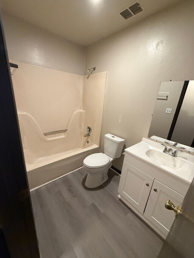 Foto del edificio - 210/212 Nicole Cir