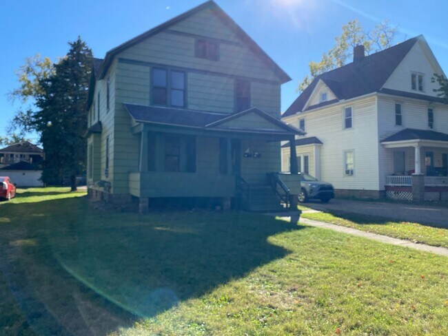 Foto del edificio - 1016 E Stockbridge Ave