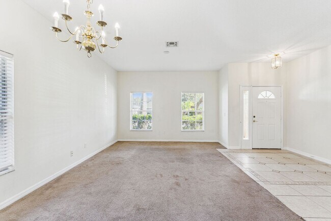 Foto del edificio - Large 6 Bedroom Rental in Gated Avalon Lak...