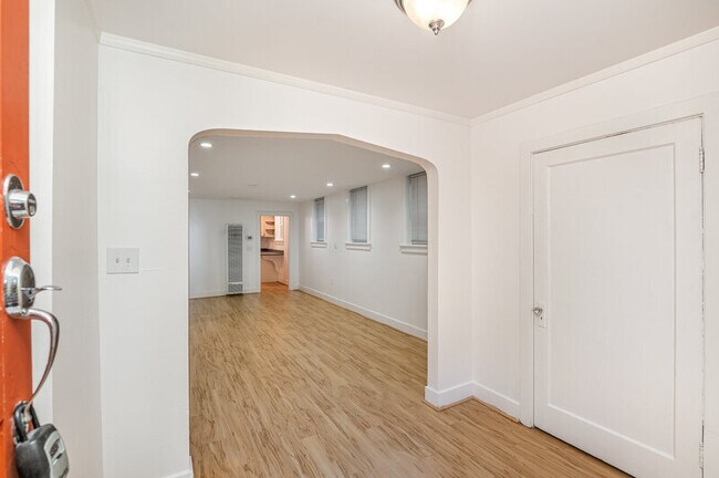 Foto del edificio - 7555 2nd Ave