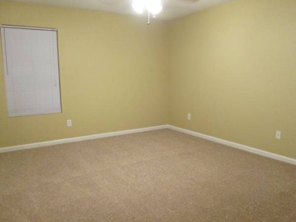 Building Photo - 300 Willington Manor