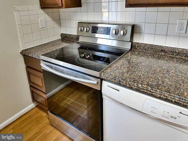 Foto del edificio - 3710 Joycin Ct