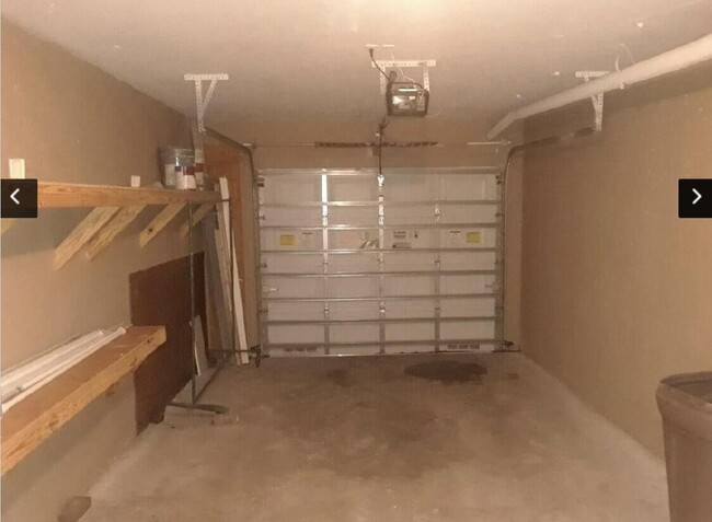 Building Photo - 100 Crestwood Ct N