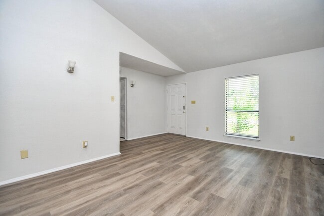 Building Photo - 6915 Jeb Stuart Dr