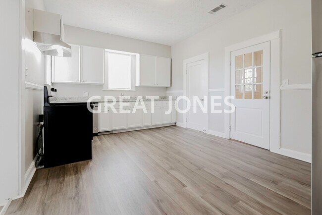 Building Photo - 2630 Tupelo Dr