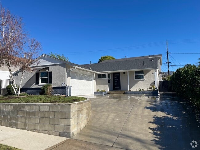 Building Photo - 2926 N Brighton St