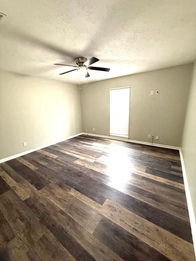 Foto del edificio - ** 3 Bed 2.5 Bath located close to Shakespear park ** Call 334-366-9198 to schedule a self-showin...