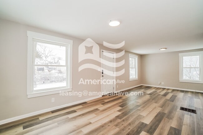 Foto del edificio - 2459 Lexington Ave