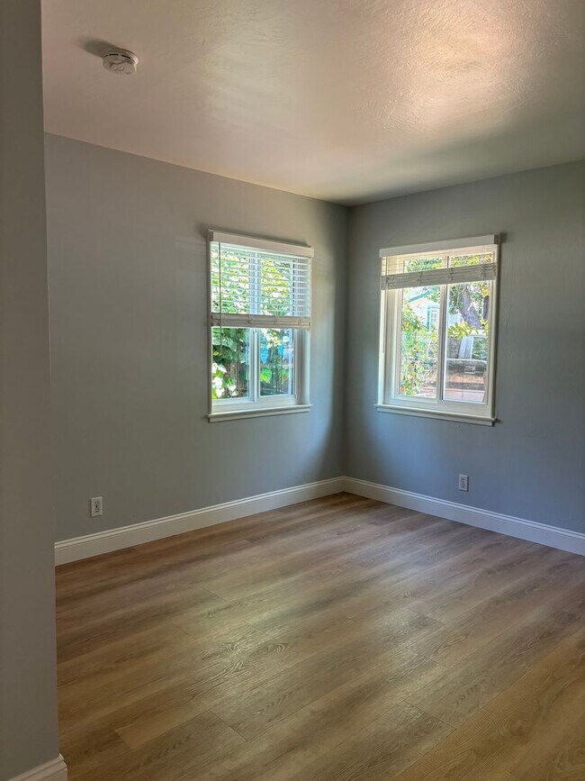 Foto del edificio - Palo Alto 3 Bed. 1 Bath Home Available now...