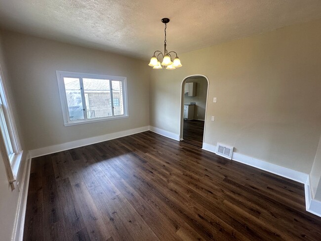 Building Photo - Newly renovated three bedroom home