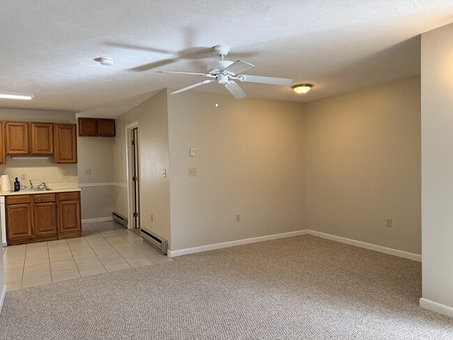 Building Photo - 19 Maple Ave