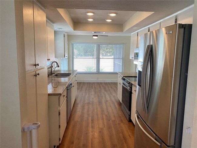 Kitchen - 328 N Bay Hills Blvd