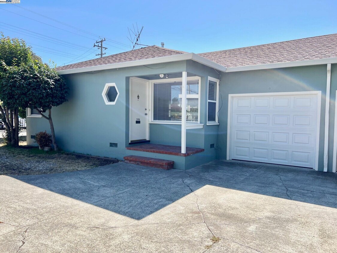 Foto principal - 3594 Somerset Ave