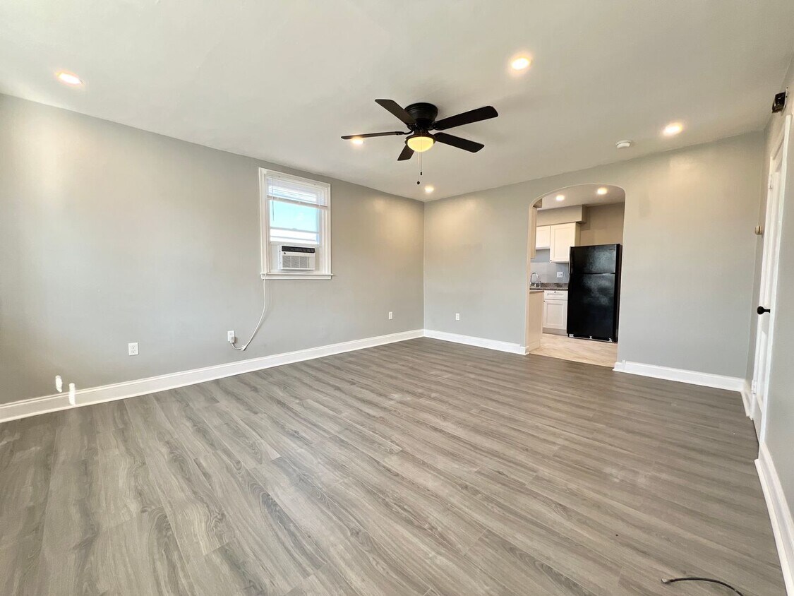 Primary Photo - 2 Bedroom 1 Bath Apartment Available Now